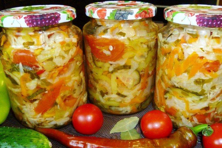 20 салатов из капусты на зиму, которые оценит любая домохозяйка