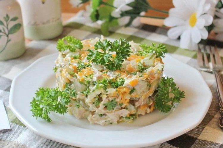 20 салатов с курицей и сыром, которые украсят любой стол