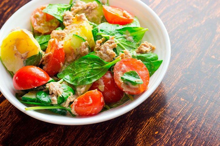 20 рецептов вкусных и полезных салатов с рукколой