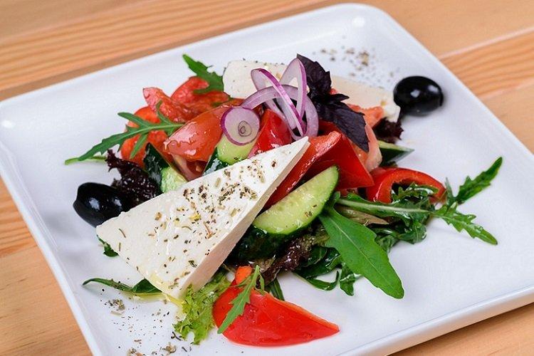 20 рецептов греческого салата, которые понравятся каждому