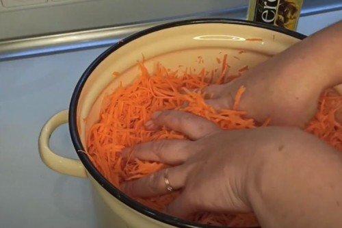 Морковь по-корейски в домашних условиях - 5 аппетитных рецептов (пошагово с изображениями)
