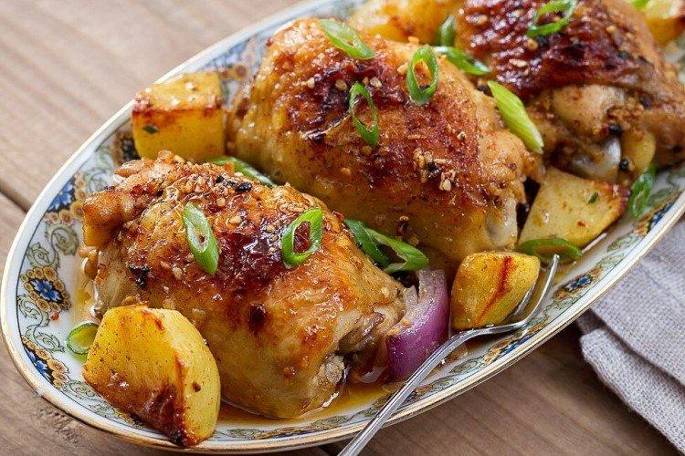 Изысканные рецепты курицы с картошкой в духовке