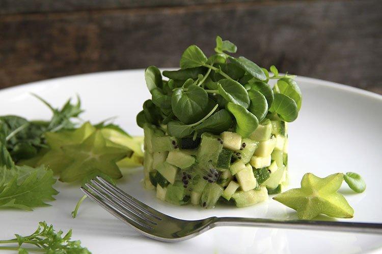 20 аппетитных салатов с огурцами для всей семьи