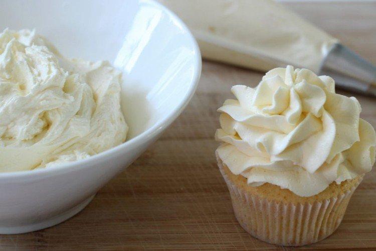 Крем для бисквитного торта - 15 самых вкусных рецептов (пошагово)