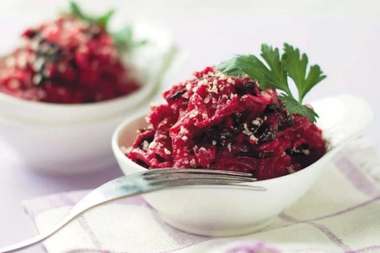 20 салатов из необработанной красной свеклы, которые разнообразят ваше меню