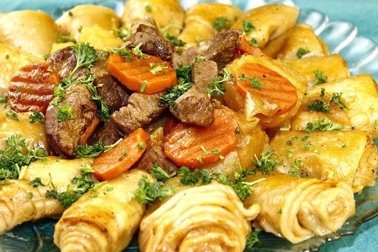 Картофель с мясом в духовке - 15 легких и вкусных рецептов блюд