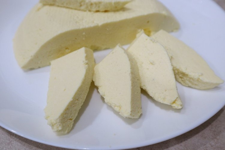 Сыр из кефира: 10 легких рецептов в домашних условиях