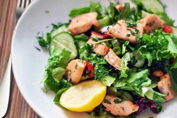 20 рецептов аппетитных и полезных салатов с шпинатом