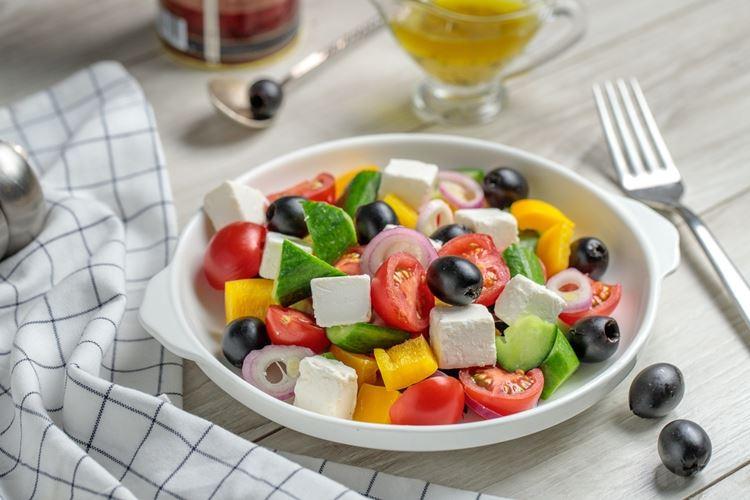Греческая салат - 5 вкусных традиционных рецептов (пошаговый)