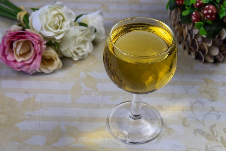 8 простых способов приготовить вино из белой смородины