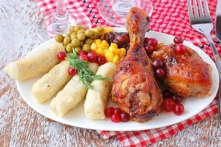 20 способов приготовить куриные бедра в духовке