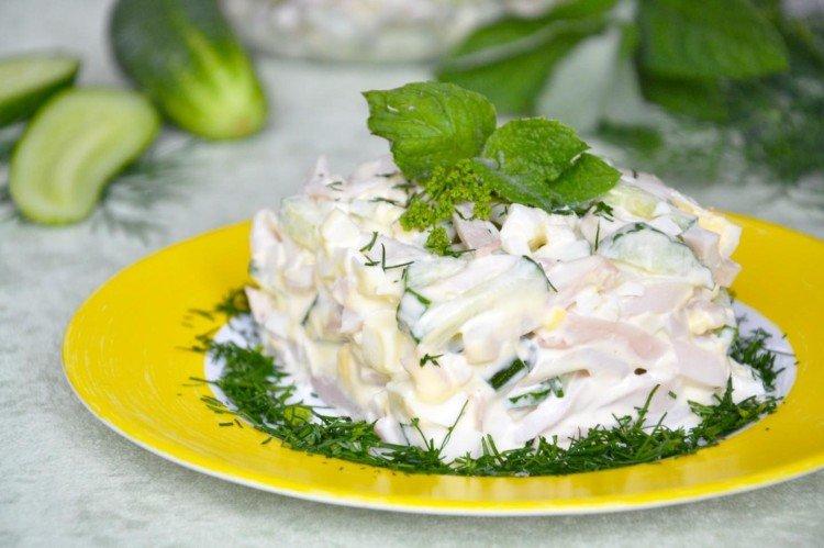 Салат с кальмарами и яйцом - 12 самых вкусных рецептов
