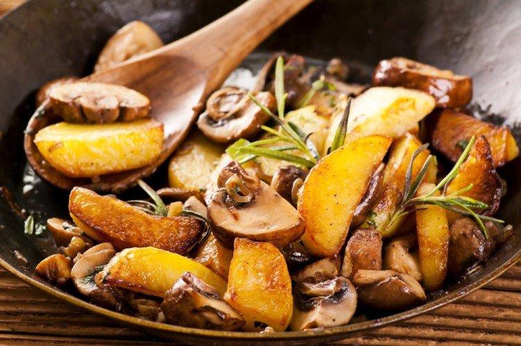 Картошка деревенская в духовке - 10 простых и быстрых рецептов